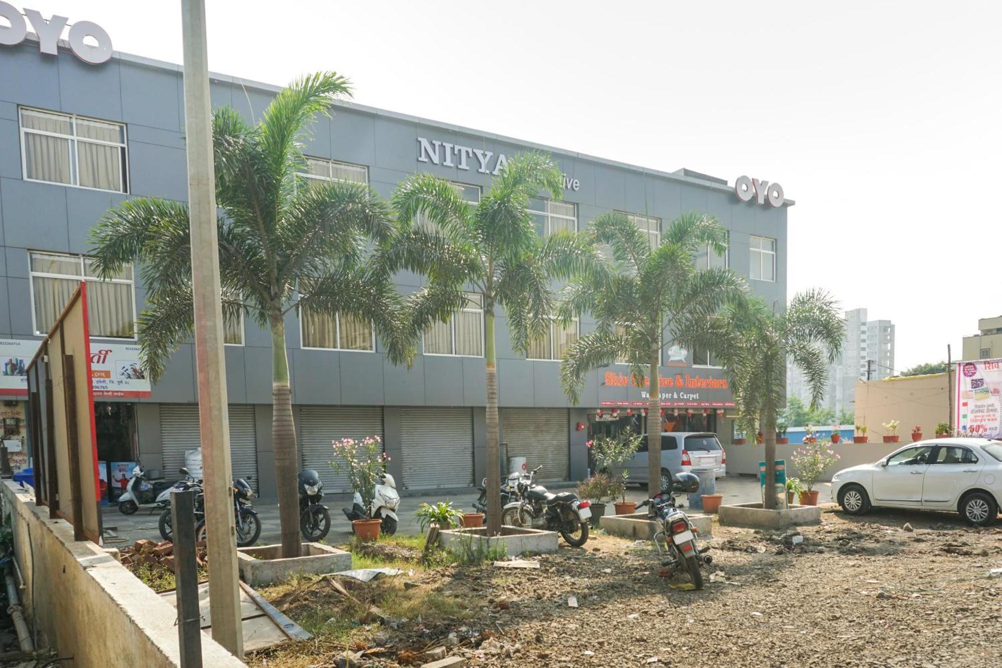 OYO 46725 Nitya Executive Hotel Phursungi Exterior foto